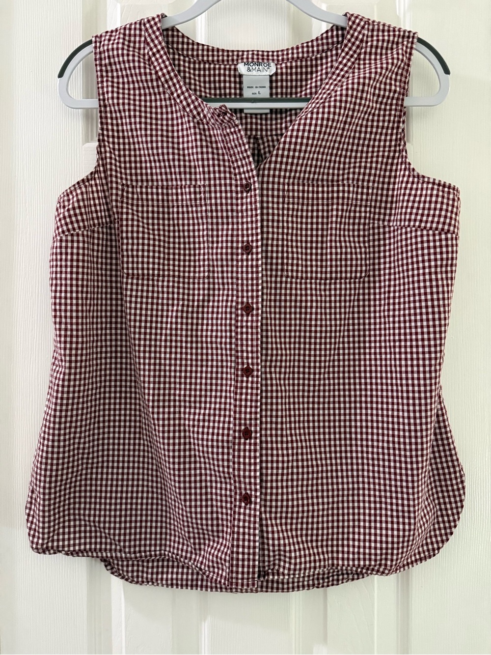 ❤️ Monroe & Main Burgundy and White Gingham Button-Front Sleeveless Top ❤️